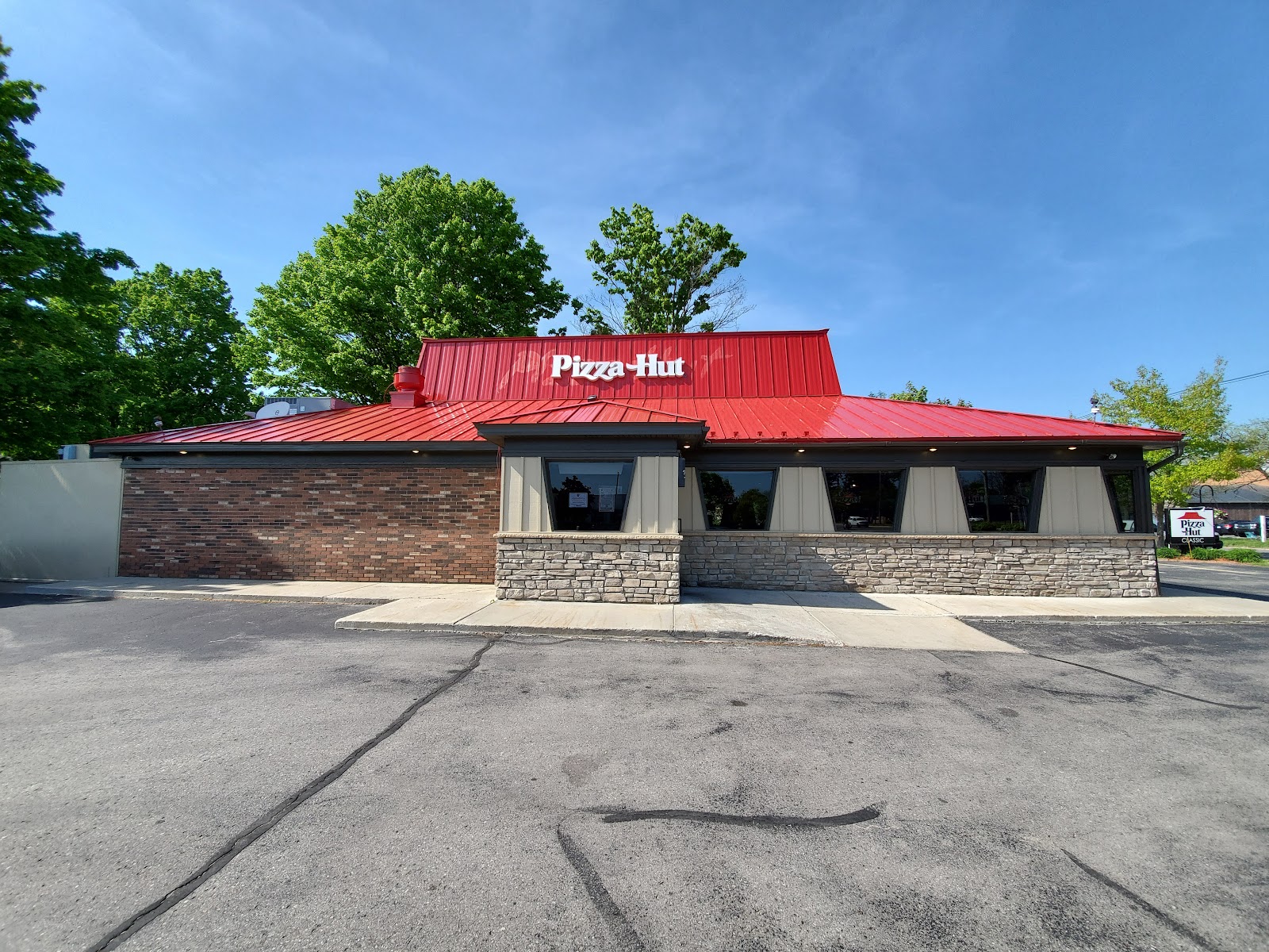 Pizza Hut — photo