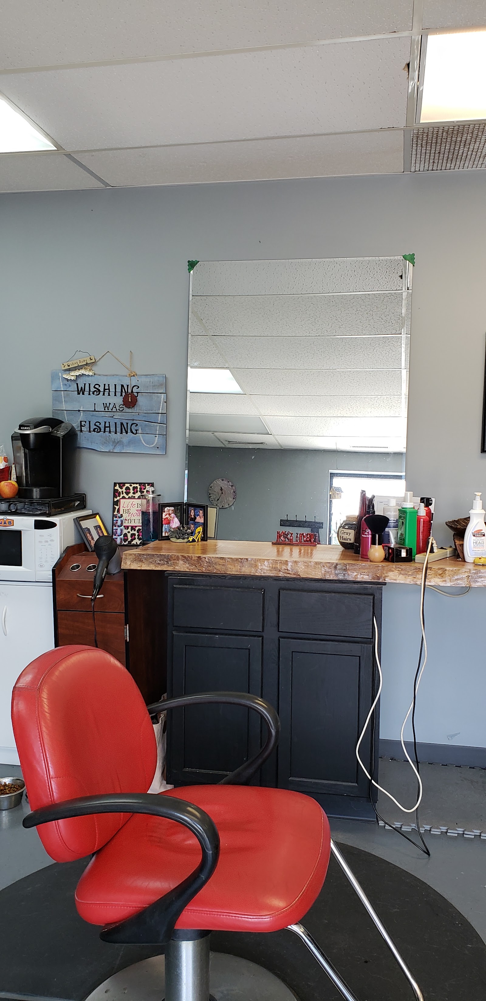 Sandy's barbershop — photo